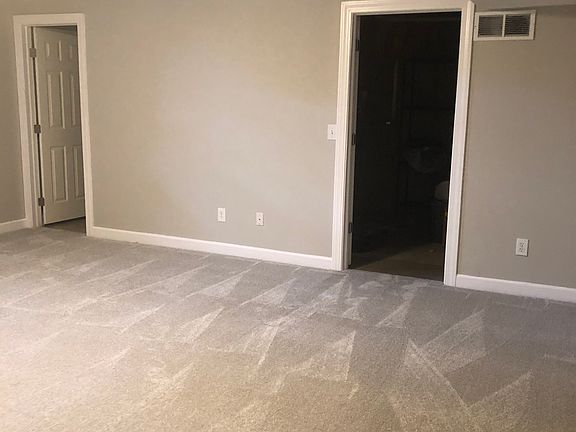 Basement- full bath, storage