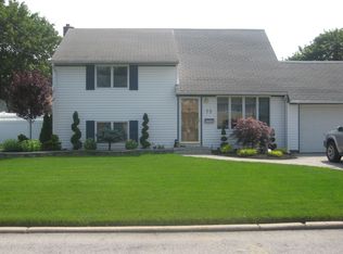 75 Stellenwerf Ave, Islip Terrace, NY 11752