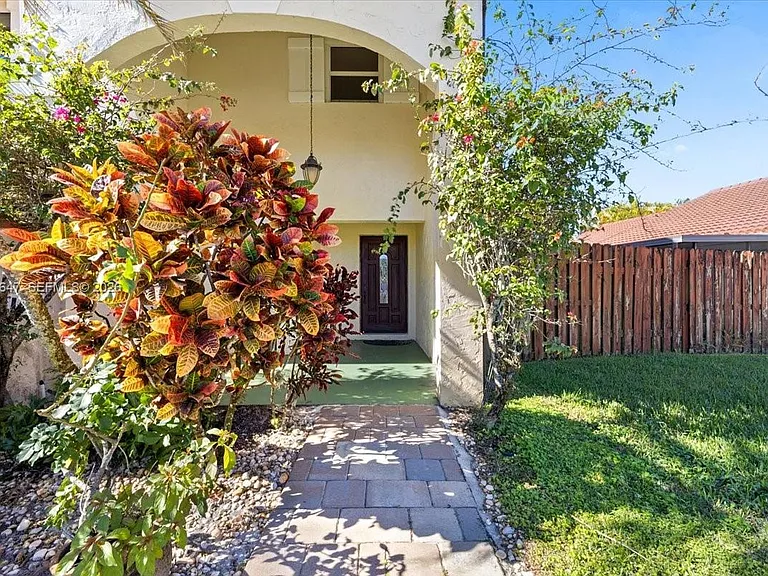 2560 Bass Way — Photo 16