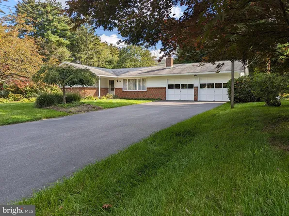 606 W Main St, Boalsburg, PA 16827