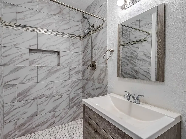 3118 Carlson Dr — Photo 9