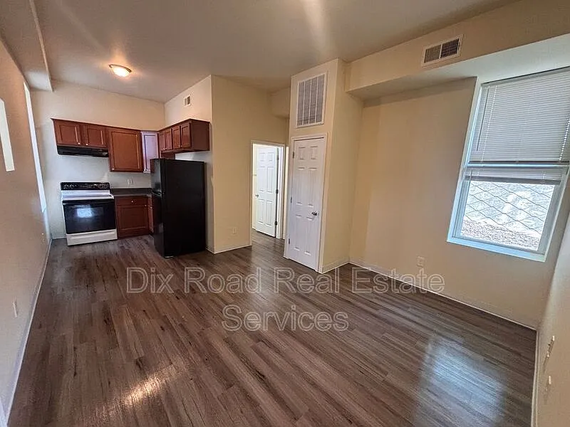 1 bed, 1.0 bath, $750 — Photo 3