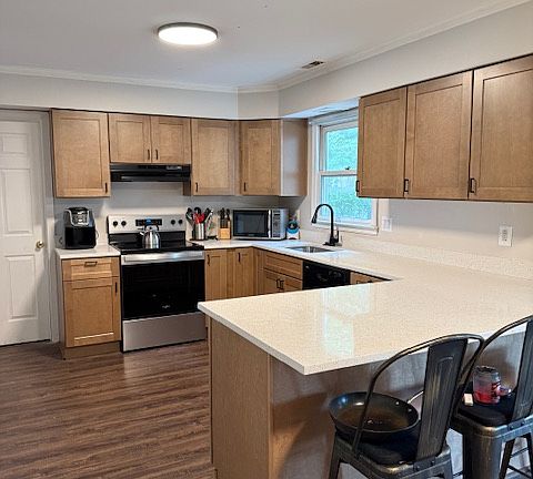 3rd image of 11 Williamsburg Ct