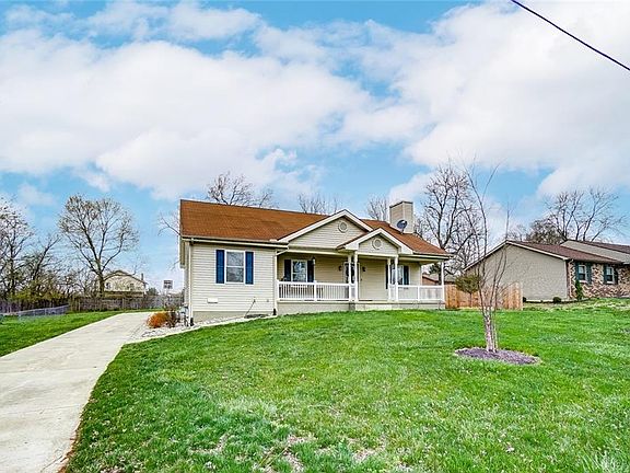 2nd image of 1027 Esther Ave