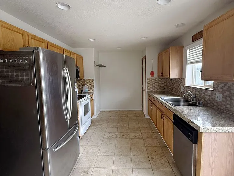 3101 Meadow Glen Ln — Photo 10