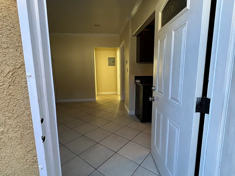 1313 W 88th St #C — Photo 2
