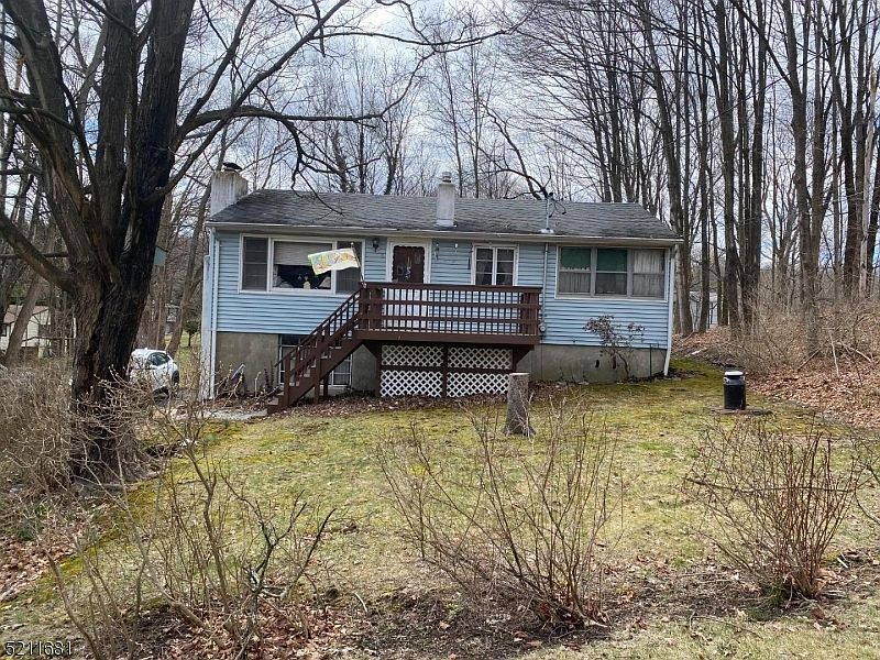 1st image of 8 N Shore Dr.