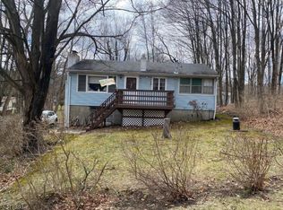 8 N Shore Dr, Sussex, NJ 07461