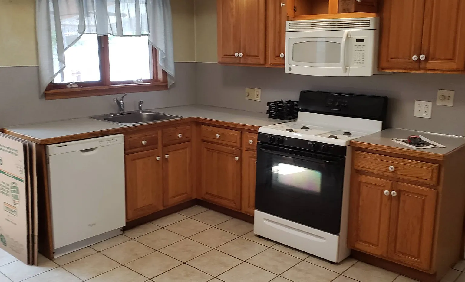 4 bed, 1.5 bath, 1679 sqft, $2,350 — Photo 4