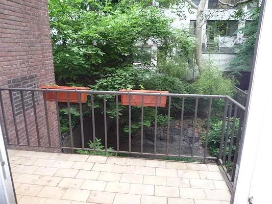 Rented by New Yorker Realty | media 50