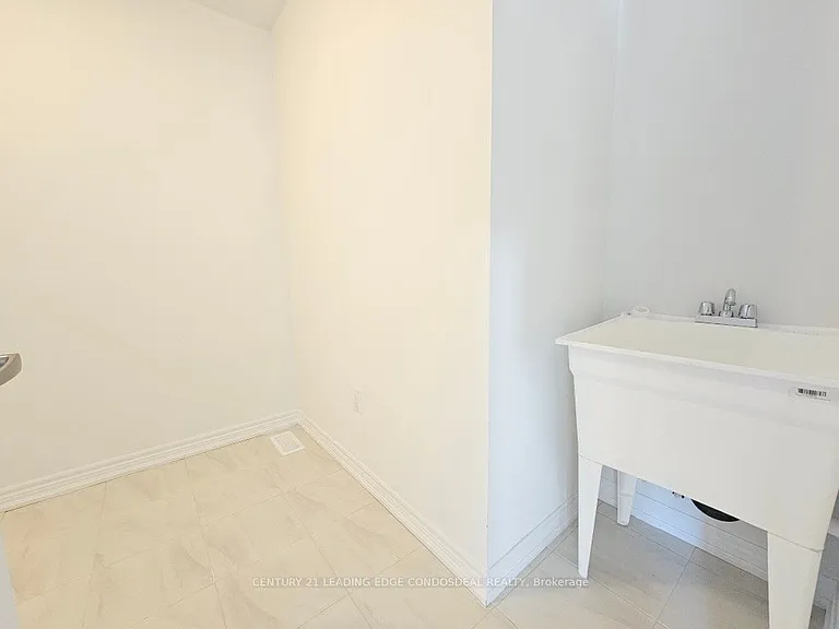 21 Milady Cres — Photo 19