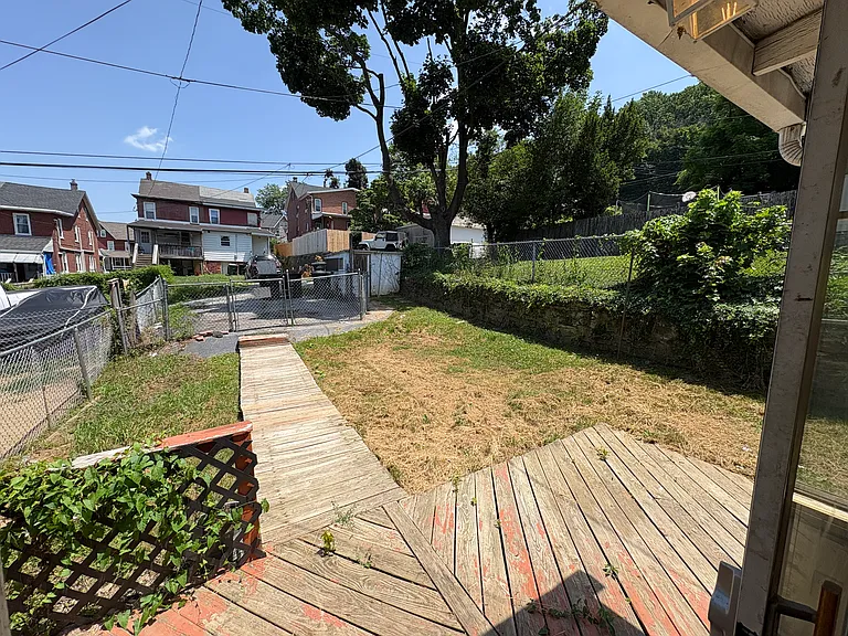137 Woodland Ave — Photo 12