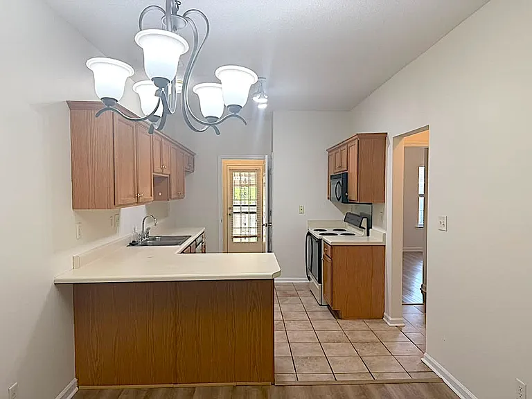 7751 Lipscomb Dr — Photo 4