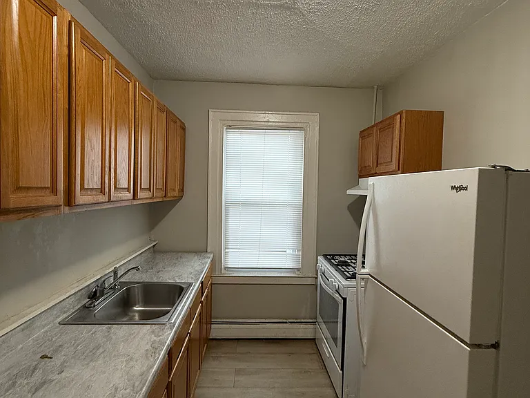 208 Sherman Ave #A4 — Photo 2