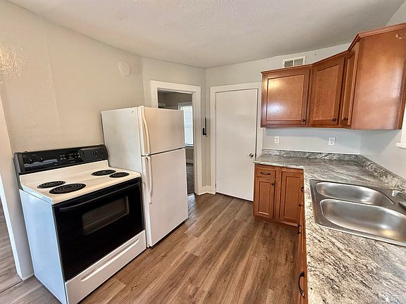 3rd image of 9834 Streeter Rd