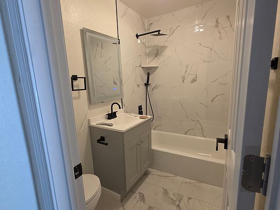 5th image of 1521 Cary Ave #B