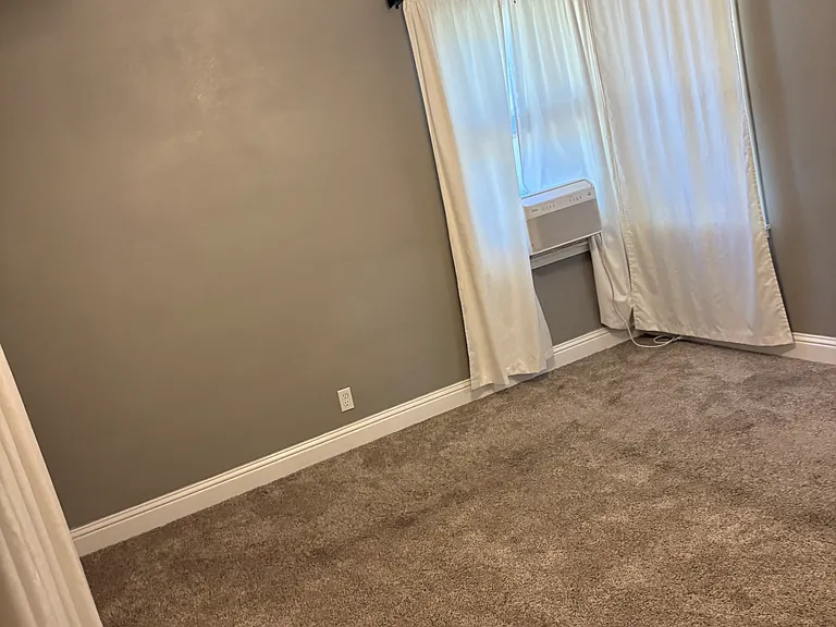402 W Neville St — Photo 9