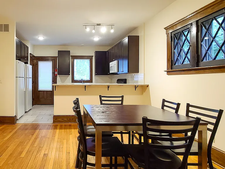 1319 Forest Ct — Photo 5