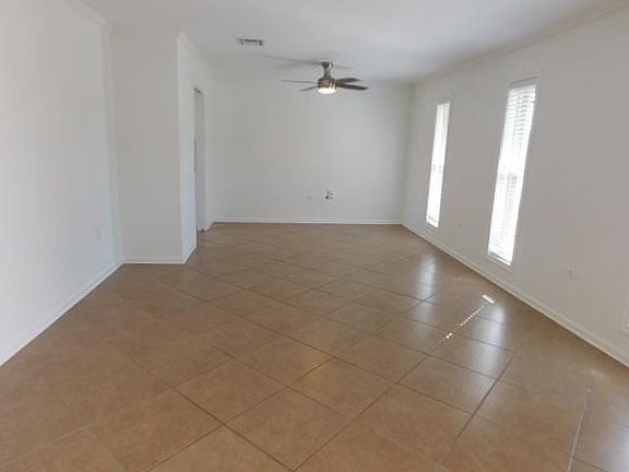3rd image of 405 Corpus Christi Dr