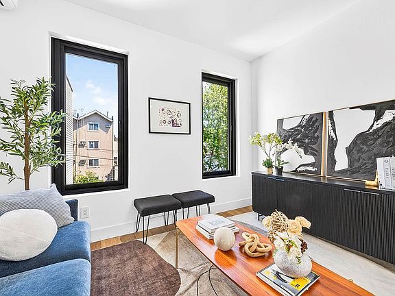 5th image of 205A Chauncey St