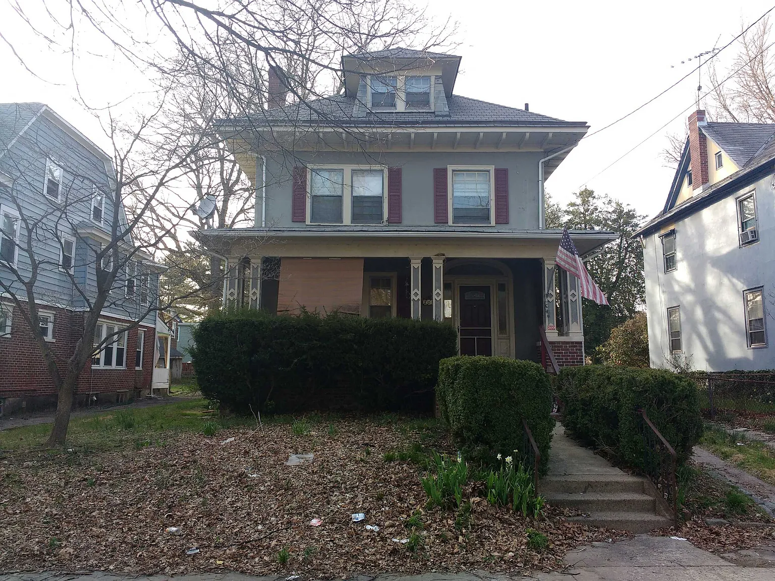 209 Maple Ave photo 1