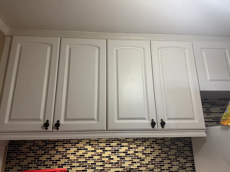 CABINETS OVER COUNTER WITH MICROWAVE - COOKERS OR OVEN