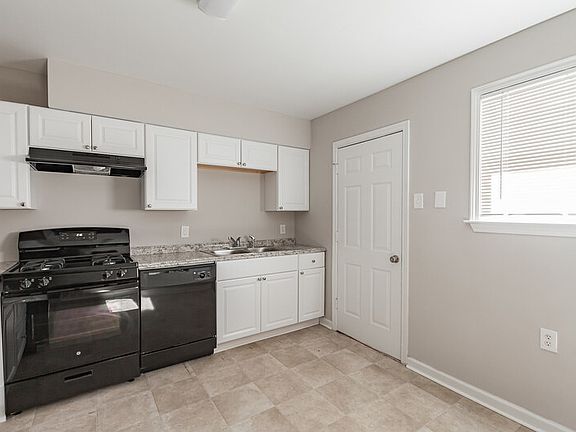 4th image of 4525-4527 Shalimar Dr Unit 2