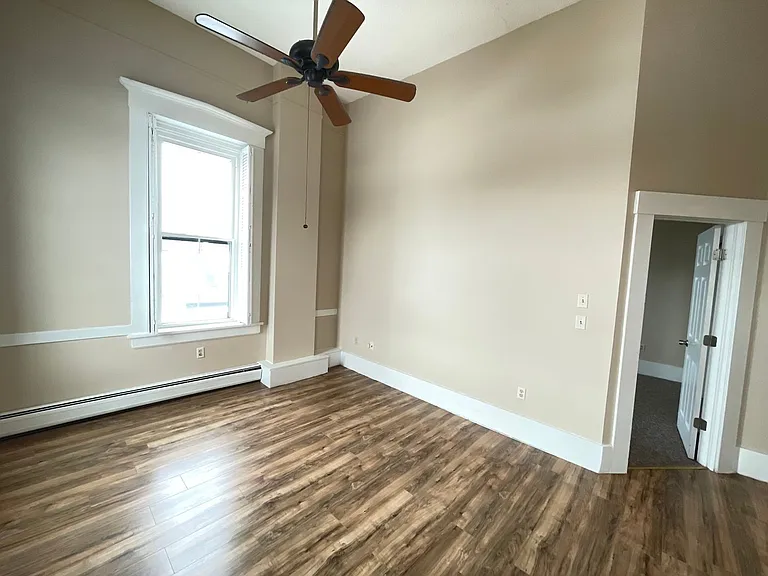46 Glass St #6 — Photo 8