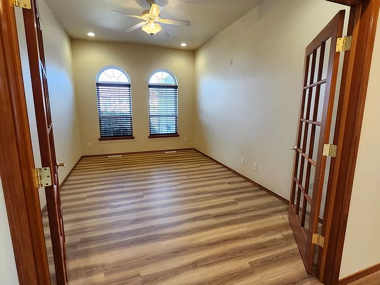 106 Prestwick Ln — Photo 18