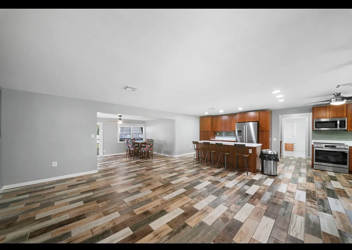 3 bed, 1690 sqft, $3,275 — Photo 4