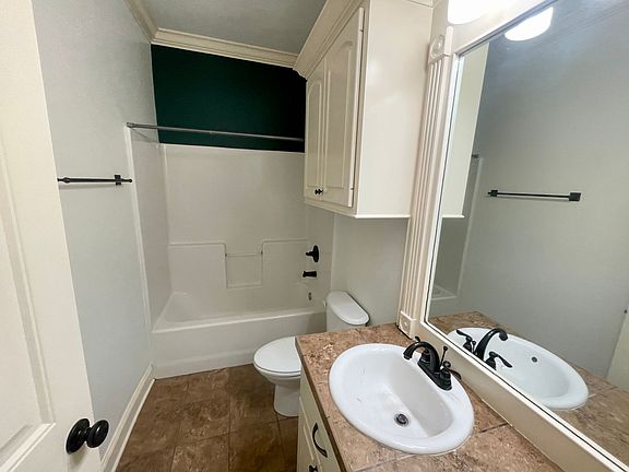 5th image of 225 Stillhouse Creek Dr