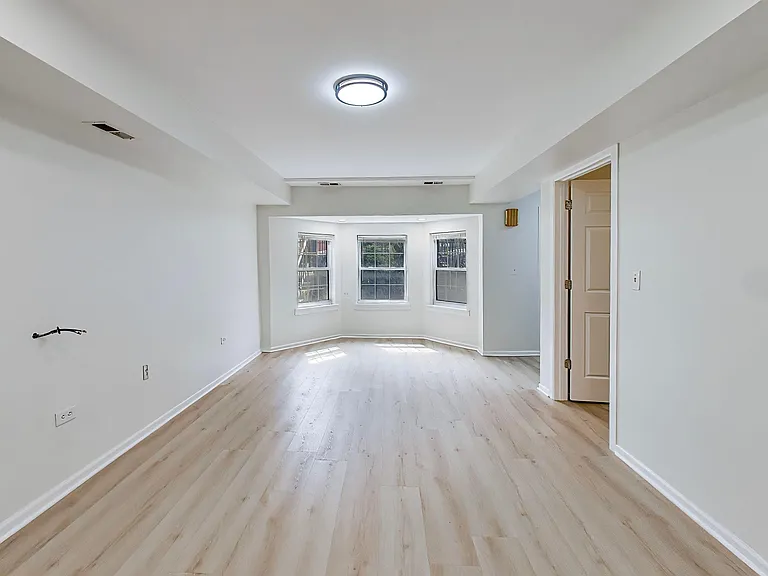 3115 N Oakley Ave #G — Photo 3