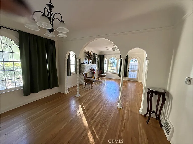 1731 Winona Blvd — Photo 16