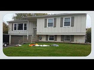 639 Surryse Rd, Lake Zurich, IL 60047