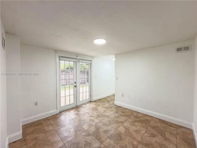 410 Pinecrest Dr — Photo 8