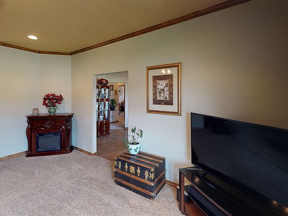 3rd image of 510 E Pams Dr