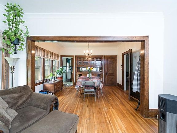 5th image of 3915 Fremont Ave N
