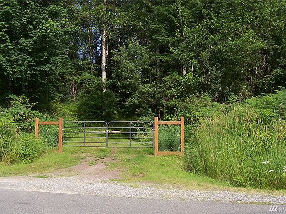 2nd image of 228 E Lake Kayak Dr