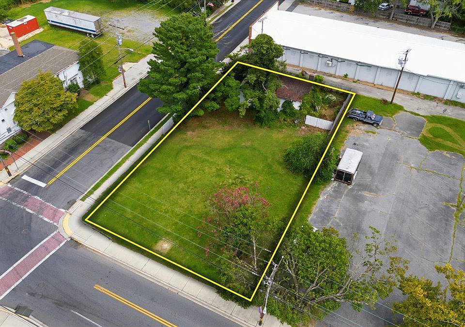 1st image of 111 N Main St