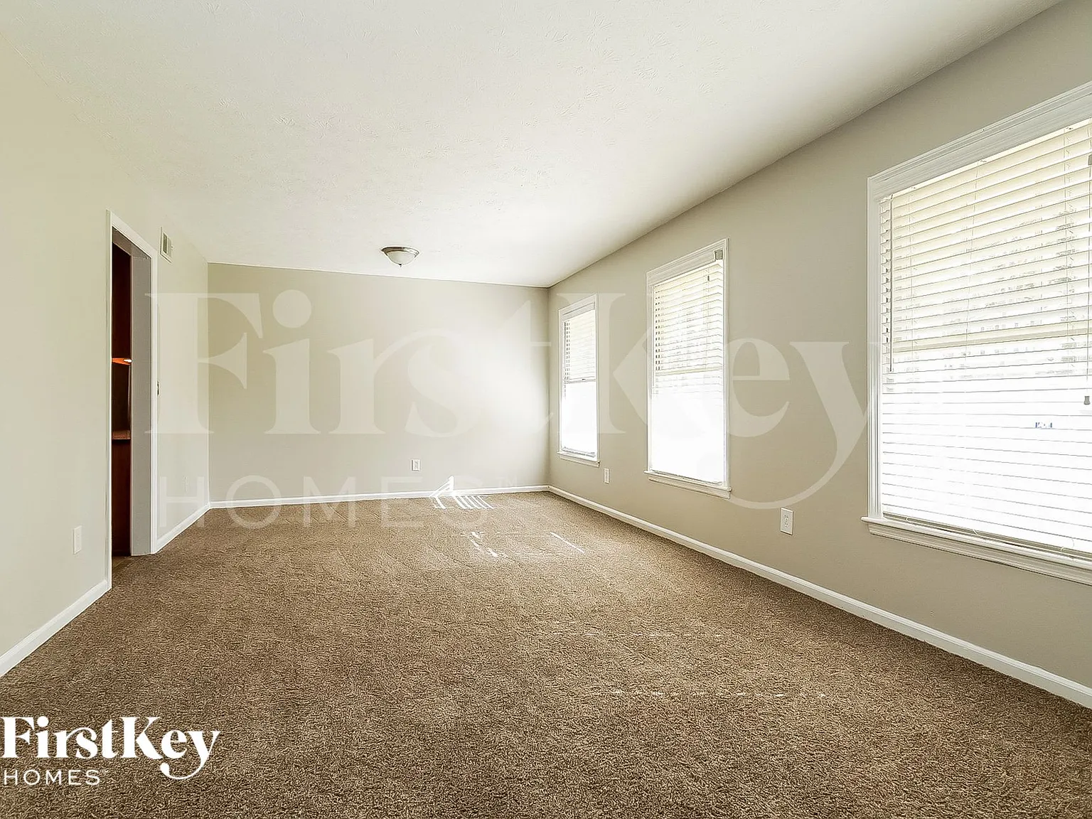 3 bed, 2.0 bath, 1492 sqft, $2,355 — Photo 2
