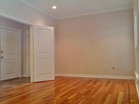 4th image of 1415 Hyde Park Blvd #D