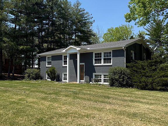 3rd image of 311 SW Circle Rd