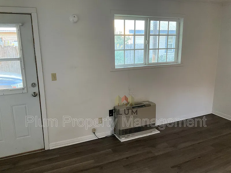 Building Photo - 205.5 Anaconda St #1