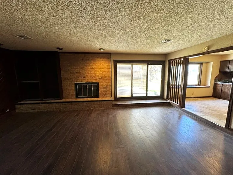 10405 Cricket Ct — Photo 2
