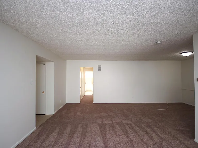202 E Live Oak St #F — Photo 11