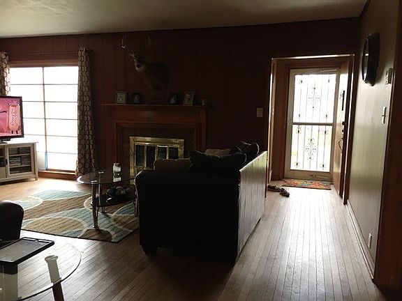 4th image of 602 E 2nd St