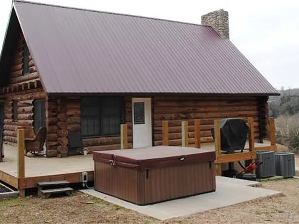 1676 Hanestown Rd, Lafayette, TN 37083