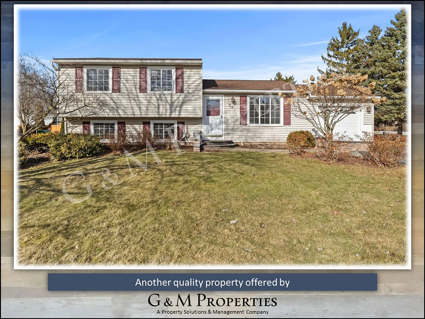 Beautifully Renovated 3-Bedroom Split-Level Home for Rent Move-In Ready! — Photo 2