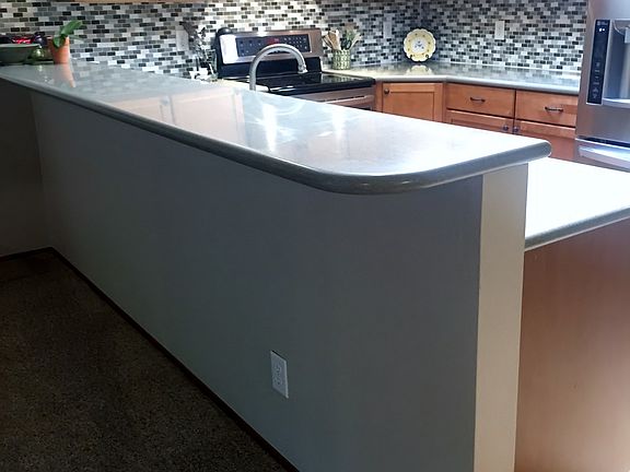 2nd image of 2027 Marina Vista Ct NE