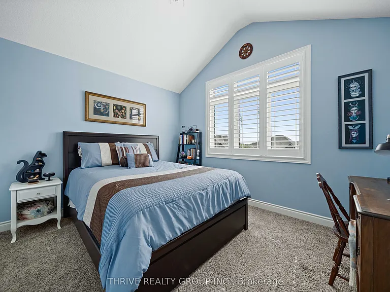 12 Ashwood Cres — Photo 25